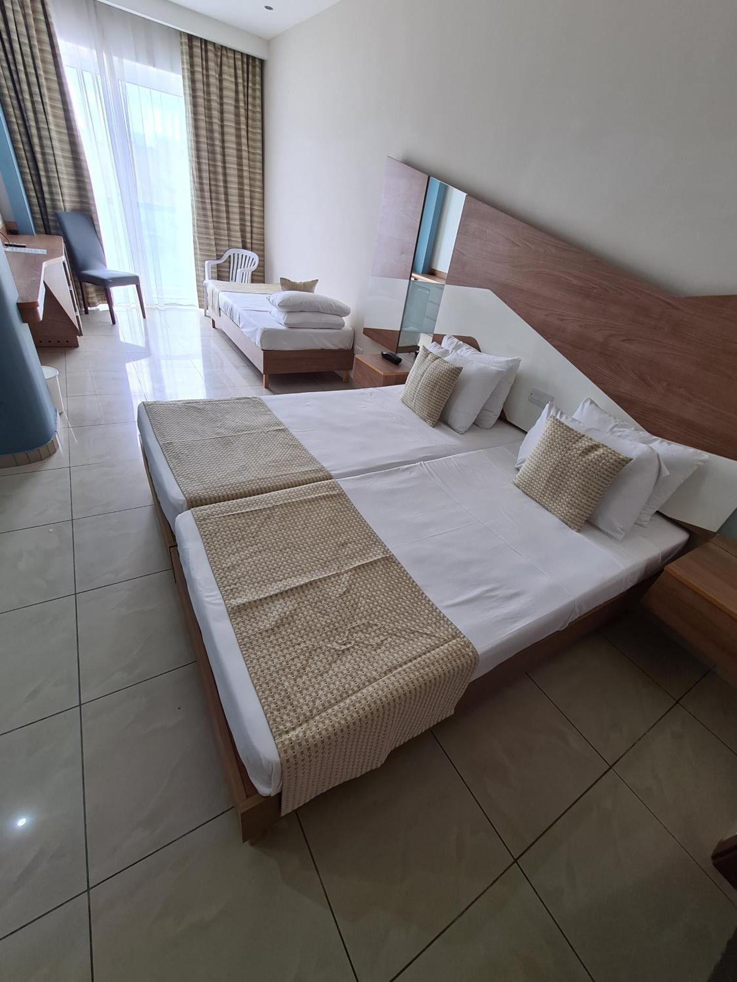 Water'S Edge Hotel Birżebbuġa Chambre photo