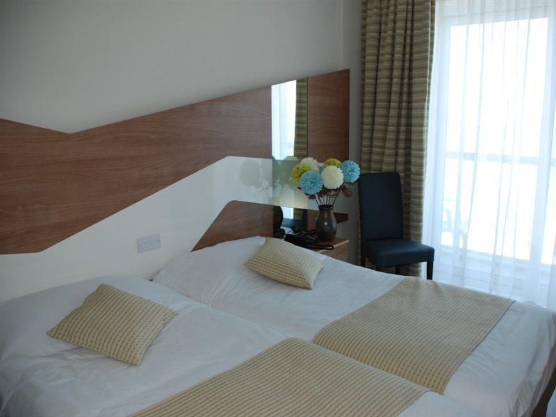 Water'S Edge Hotel Birżebbuġa Extérieur photo