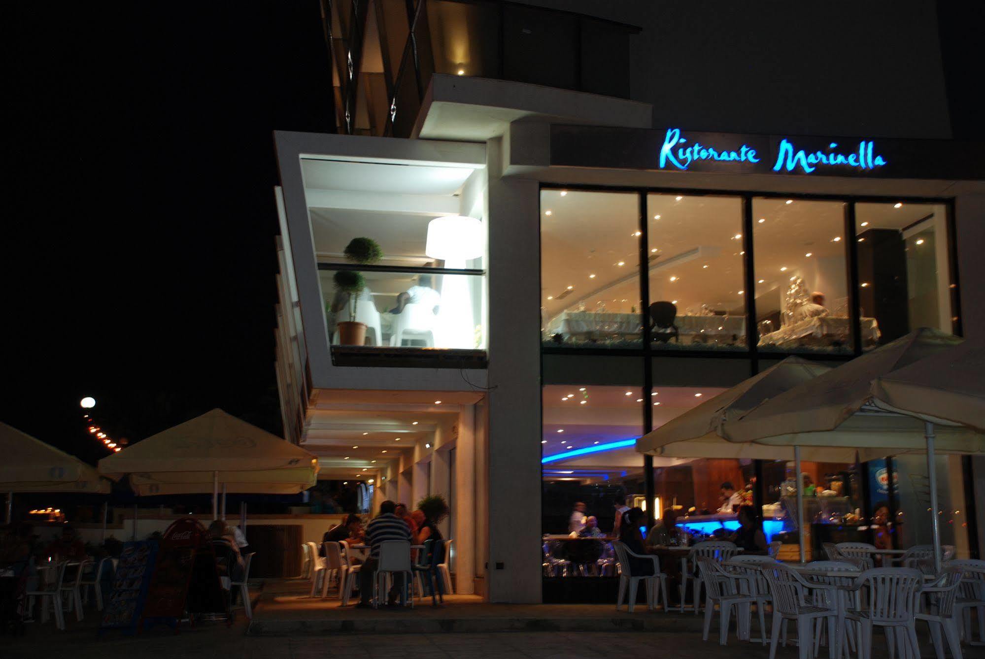 Water'S Edge Hotel Birżebbuġa Extérieur photo