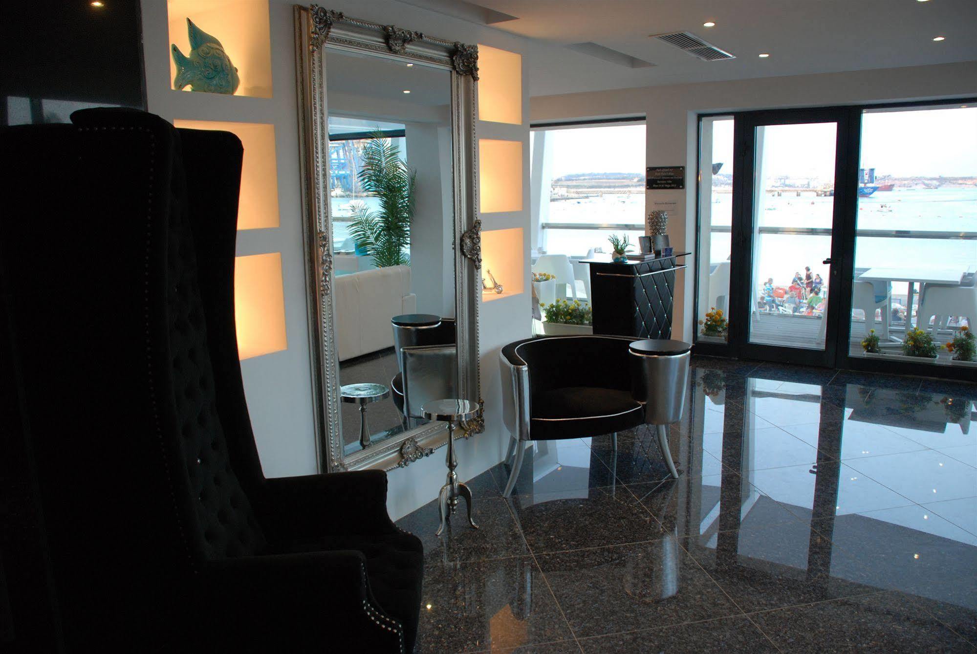 Water'S Edge Hotel Birżebbuġa Extérieur photo